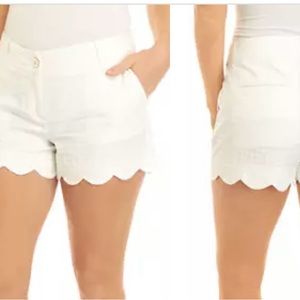 Crown & Ivy™
Women's Shelby Scalloped Shorts